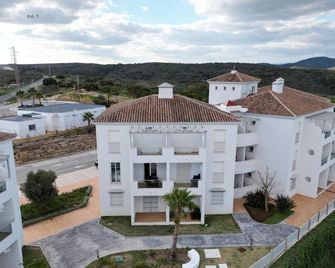 New and bright 3 bed apartment, 3min drive from an ecological reserved beach. - Manilva - Building