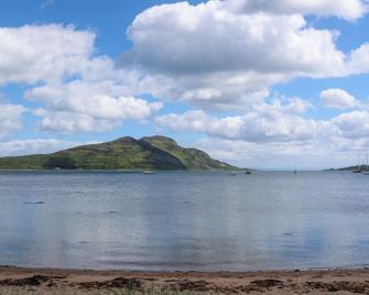 LODGE 1 'ASH', pet friendly, with a garden in Lamlash, Isle Of Arran - Isle of Arran