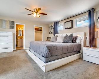 Immaculate 2-Bed in Dallas Close to Everything! - Dallas - Bedroom