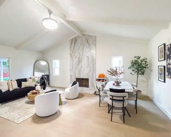 Spacious Getaway Between La And Oc - 4br - Rowland Heights - Dining room