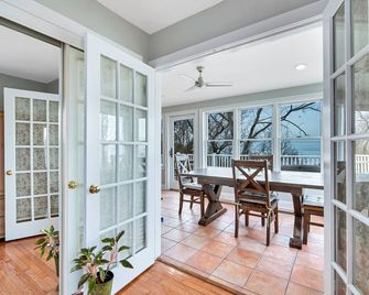 Drifted Inn. North Fork Escape Paradise! - Riverhead - Dining room