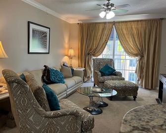 'Luxury For Less' In The Heart Of Rosemary Sq/30-Day Minimum Discounted Rate - West Palm Beach - Living room