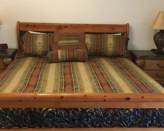 Beautiful Newly Remodeled And Fully Furnished House In Fort Mohave . - Fort Mohave - Bedroom