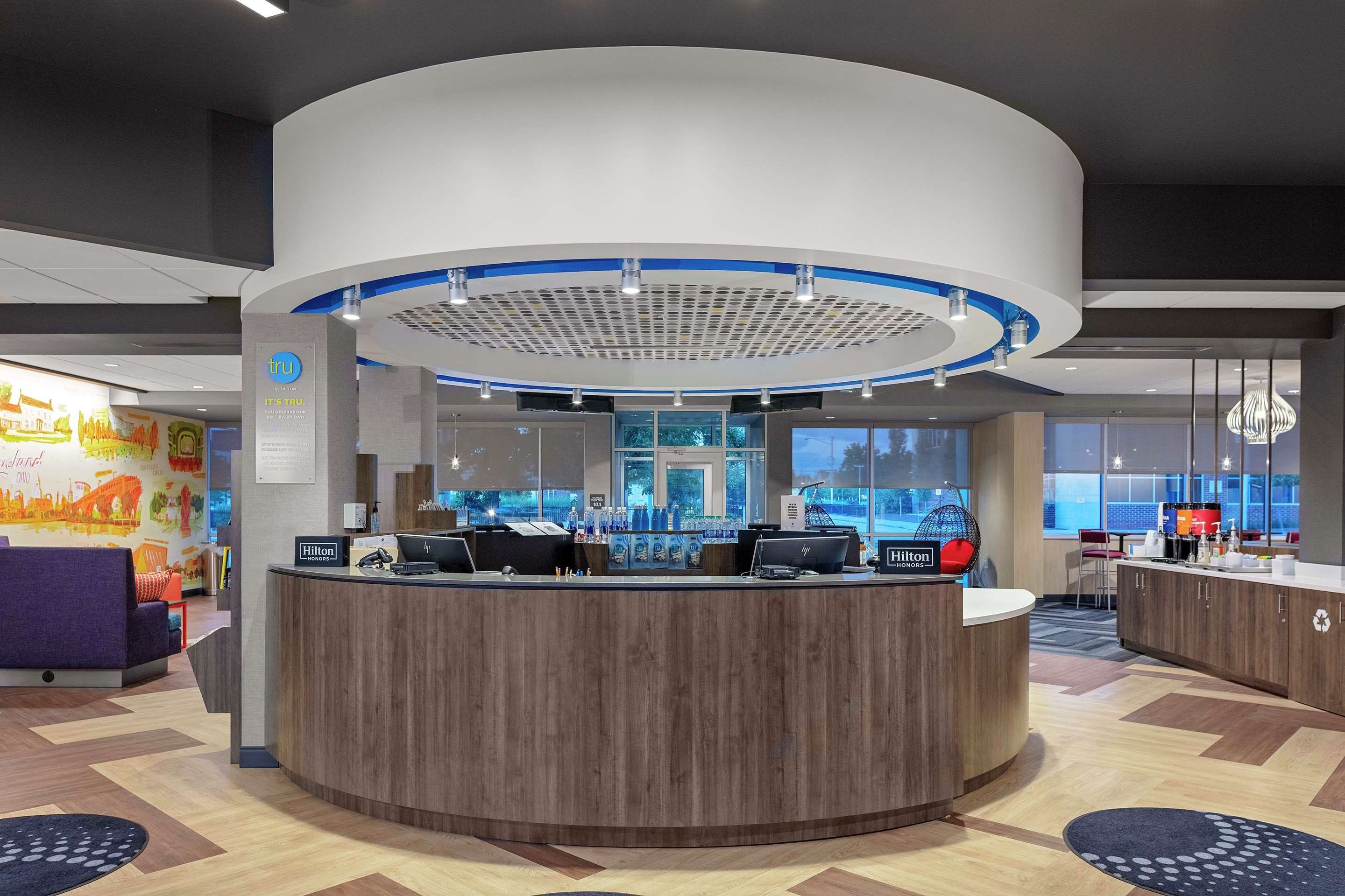 Lobby view of Tru by Hilton Cleveland Midtown