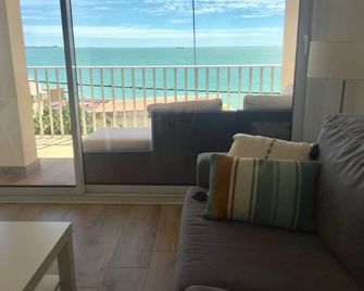 Suitable In The Port Of Santa María, With Impressive Views To The Sea (Fuentebravía - El Puerto de Santa María - Living room