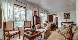 Vineyard Villa - Niagara-on-the-Lake - Living room