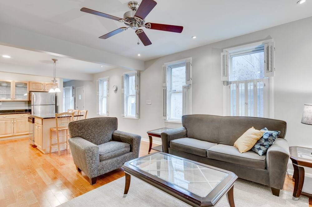 Pet Friendly! Historic River West Neighborhood - Easy Access To O'hare By Allset Turnover - Chicago - Living room
