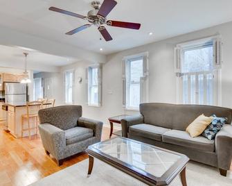 Pet Friendly! Historic River West Neighborhood - Easy Access To O'hare By Allset Turnover - Chicago - Living room