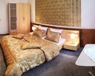 Hotel Garni Ratstube - Bad Urach