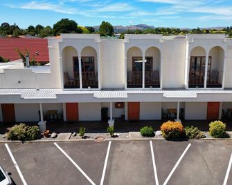 Valdez Motor Lodge - Hastings - Building