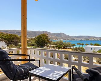 Omilos Beachfront House - Parikia - Balcone