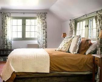 Never Lonesome Woodland Valley: Cozy 2bd Cottage! - Phoenicia - Bedroom