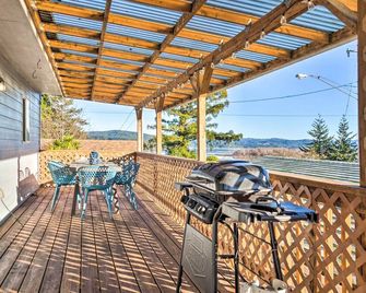 Fire Pit and Bay Views North Bend Home! - North Bend - Balcony