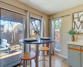 1 Mi To Unm Convenient Albuquerque Townhome! - אלבקורקי - חדר אוכל