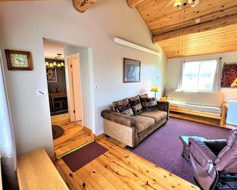 #4 Elk Cabin at Ponderosa Place - Custer - Salon
