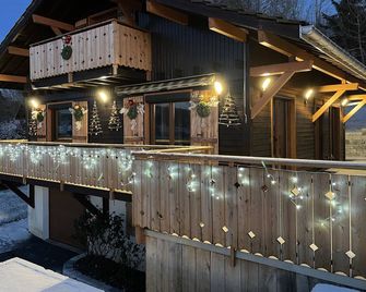 Chalet-Michel Avec Spa - Montperreux - Bâtiment