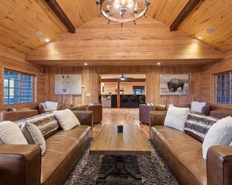 Eml 8 Hubbard Park - Paonia - Living room