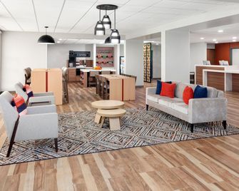 Candlewood Suites Columbus North - Worthington By IHG - Columbus - Living room