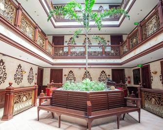 Hotel Royal Amsterdam - Angeles City - Lobby