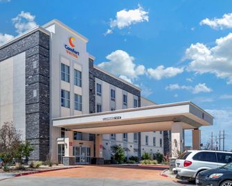 Comfort Suites University - לאבוק - בניין