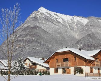 Entire chalet with indoor pool jacuzzi sauna steam room - Taninges - Bâtiment