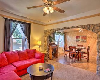 Cozy Black Hills Cabin w/ Deck ~ 3 Mi to Deadwood! - Lead - Living room