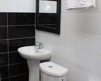 Ramat Luxury Hotel - Ejisu - Bathroom