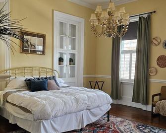 Historic Moorehouse Downtown - York - Bedroom
