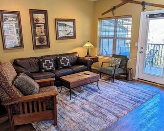 Chalet 143 at the Official Collins Lake Resort Building H - Government Camp - Salon