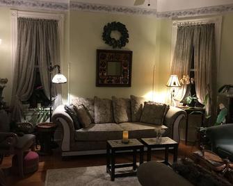 Historic Iron Horse Inn - Hermann - Wohnzimmer