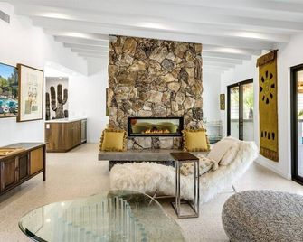 Poolside Mid-Century Paradise - Luxury Meets History: Iconic Architecture & Resort-Style Comfort - Palm Springs - Wohnzimmer