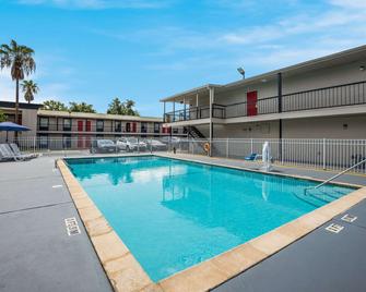 Quality Inn Tallahassee near University - Tallahassee - Piscina
