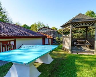 Nice apartment in villa for 6 guests with pool, WIFI, TV and terrace - Guethary - Patio