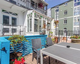 The White House - Brighton - Parveke