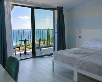 Ahg Riva Del Sole Wellness Hotel - Adults Only - Moniga del Garda - Chambre