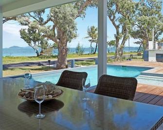 Solace - Mission Beach - Pool