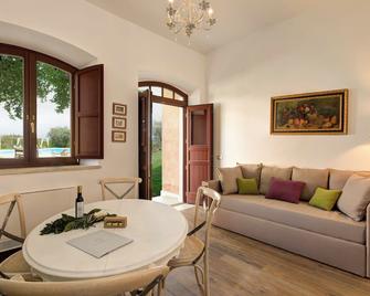 Borgo Pallavicini Mori - Settebagni - Comedor
