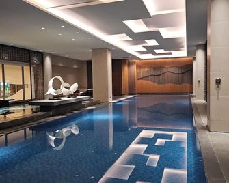 Branz Bsd City Apartment By Emily In Town - Curug - Pool