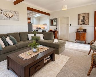 Cudgee - Huskisson - Living room