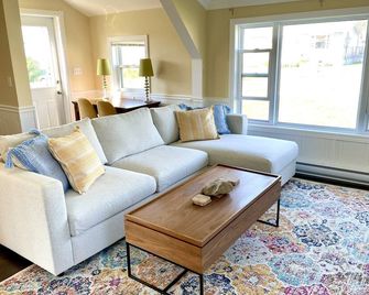 New! Location, Charm, Best Value In Inverness! - Inverness - Living room