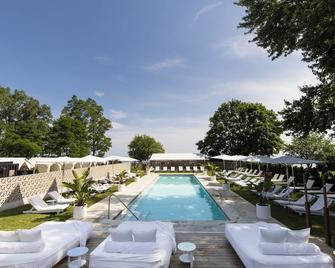 The Lakeside Inn - Prince Edward - Piscina