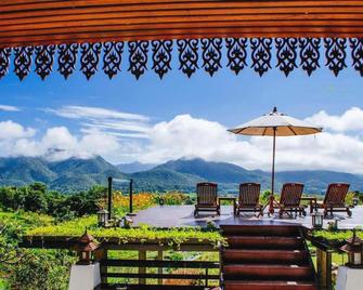 E-Outfitting Pai Resort - Pai - Patio