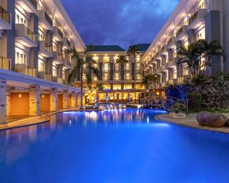 Swiss-Belhotel Danum Palangkaraya - Palangkaraya - Piscina