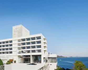 Toba Hotel International - Toba - Building