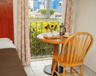 Hotel Colonial Tijuana - טיחואנה - מרפסת