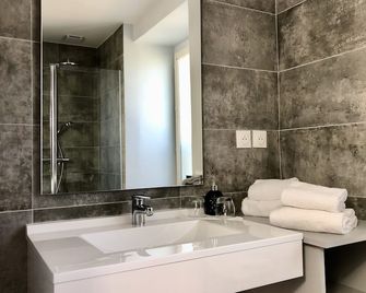 Auberge La Fontaine Aux Bretons - Pornic - Badkamer