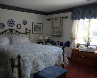 Jewel On The Hill Bed & Breakfast - Coe Hill