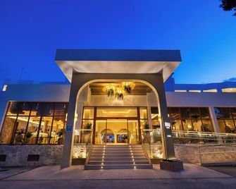 Hotel Riu Palace La Mola - Platja de Migjorn - Gebouw