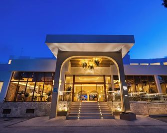 Hotel Riu Palace La Mola - Platja de Migjorn - Gebäude