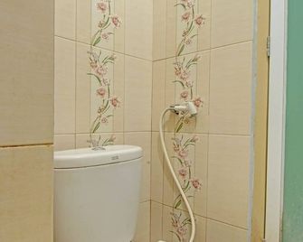 Dancenter Padang City Center Near Gunung - Padang - Bathroom